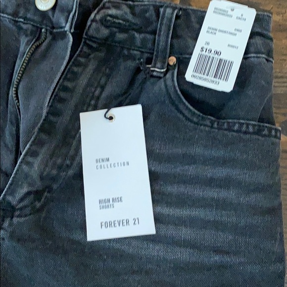 Forever 21 black high rise shorts - Picture 4 of 6